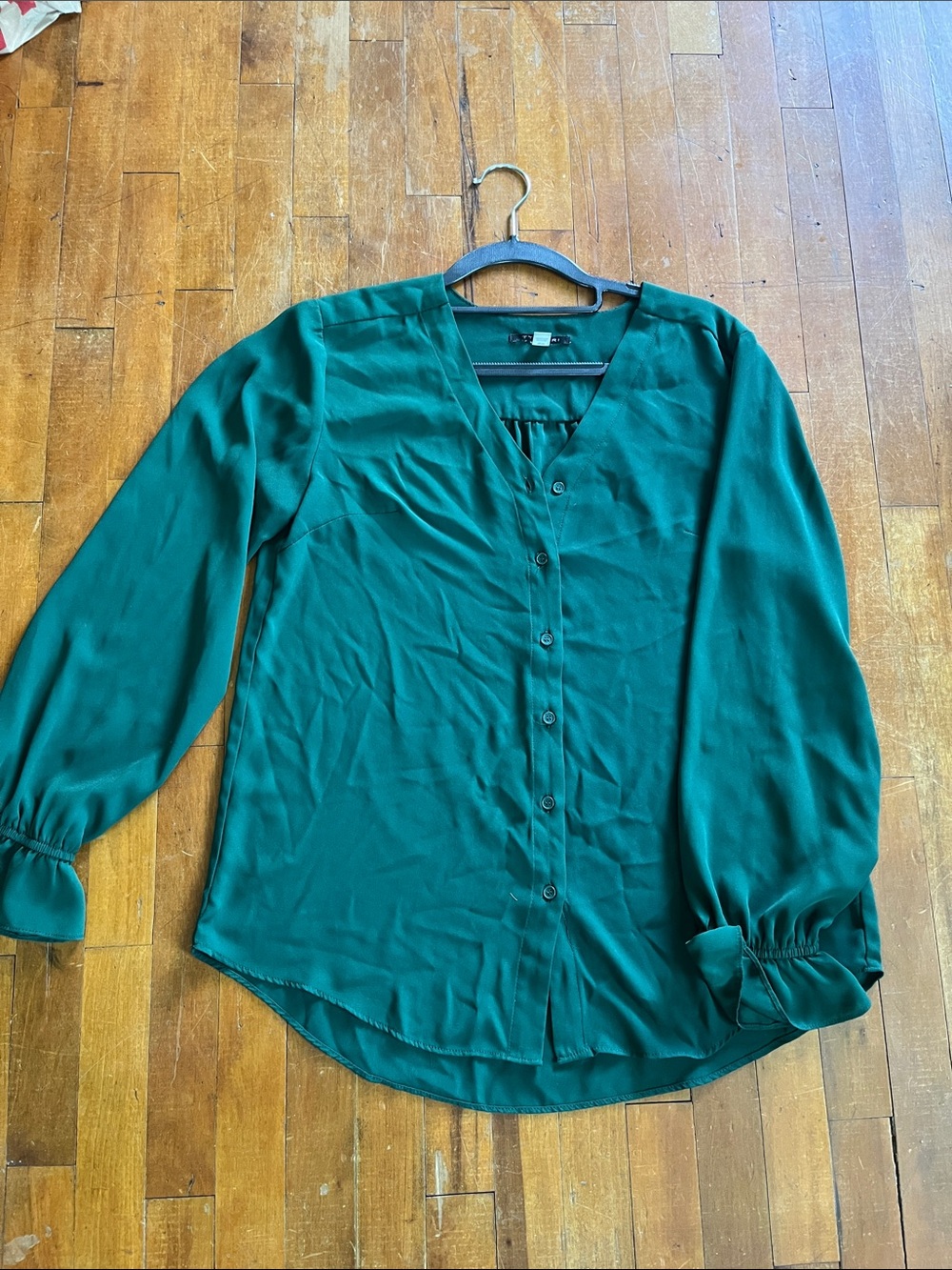 Long-Sleeve Emerald Green V-Neck Button Blouse